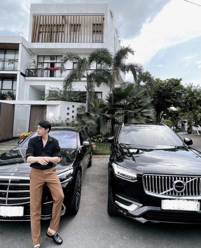 Nam ca sĩ được mệnh danh là 'đại gia ngầm' của showbiz khi sở hữu biệt thự chục tỷ, xế hộp sang xịn,...