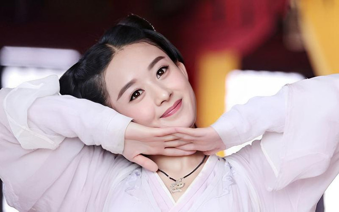 Nhan sắc của Triệu Lệ Dĩnh khi đóng Hoa Thiên Cốt vô cùng trẻ trung, đáng yêu, dễ lấy được thiện cảm của người xem.