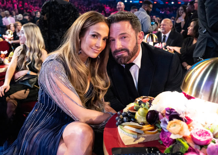 Có nguồn tin tiết lộ Jennifer Lopez và Ben Affleck đã xong giấy tờ ly hôn.