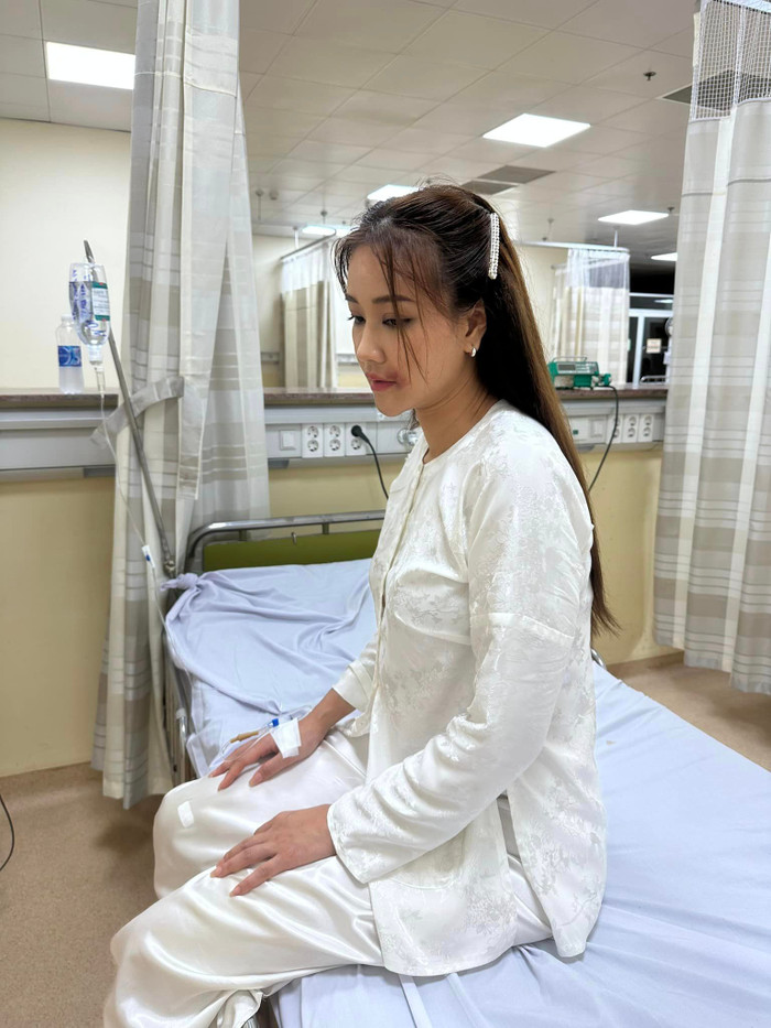 Maya nhập viện với vẻ ngoài tiều tụy, kiệt sức.