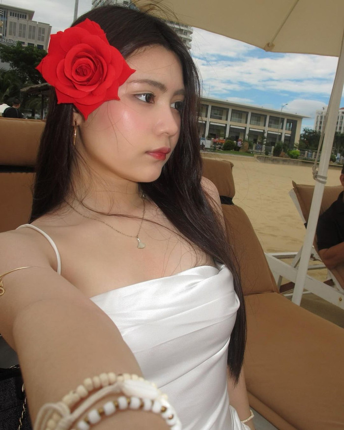 Loạt ảnh sang chảnh hết nấc của ái nữ Hạt Dẻ nhà MC Quyền Linh ở tuổi 16.