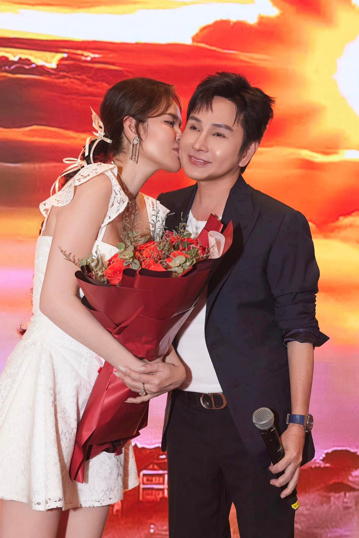 Chuyện tình yêu giữa NSƯT Vũ Luân và Hoa hậu Phương Lê được người hâm mộ ủng hộ, theo dõi. 