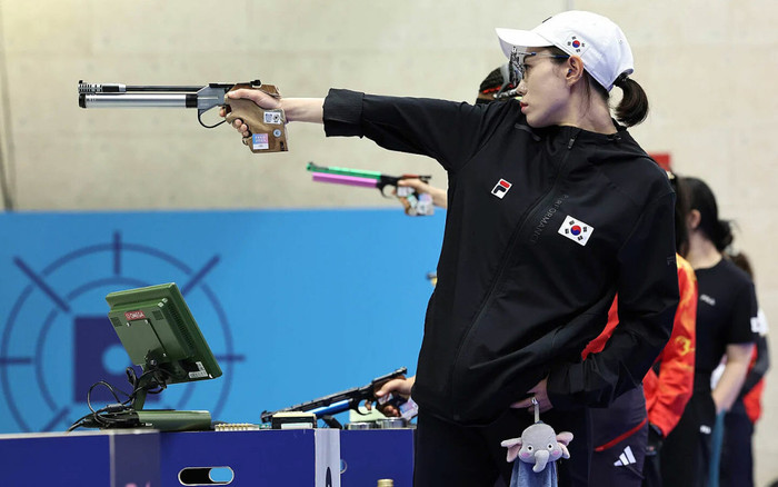 Nữ xạ thủ gây sốt Olympic 2024 với khoảnh khắc 'chị đại', đến Elon Musk phải khen Ảnh 2