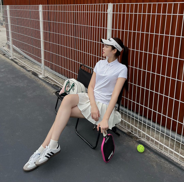 Hoa hậu Đỗ Thị Hà cực kỳ đam mê bộ môn Pickleball. Trên trang cá nhân, cô thường xuyên đăng tải hình ảnh đang chơi môn thể thao này, thậm chí còn có khoảnh khắc vả mồ hôi.