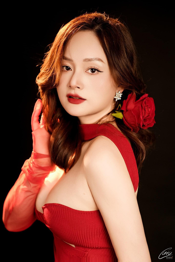 Lan Phương gây sốt với vẻ đẹp căng tràn ở tuổi 41