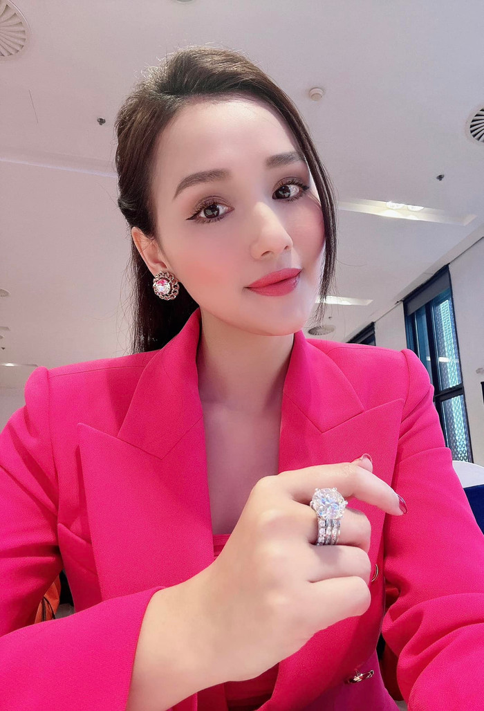 Nữ diễn viên 'giàu nhất' VTV là đại gia kim cương, sở hữu thân hình nóng bỏng ở tuổi 38 Ảnh 1