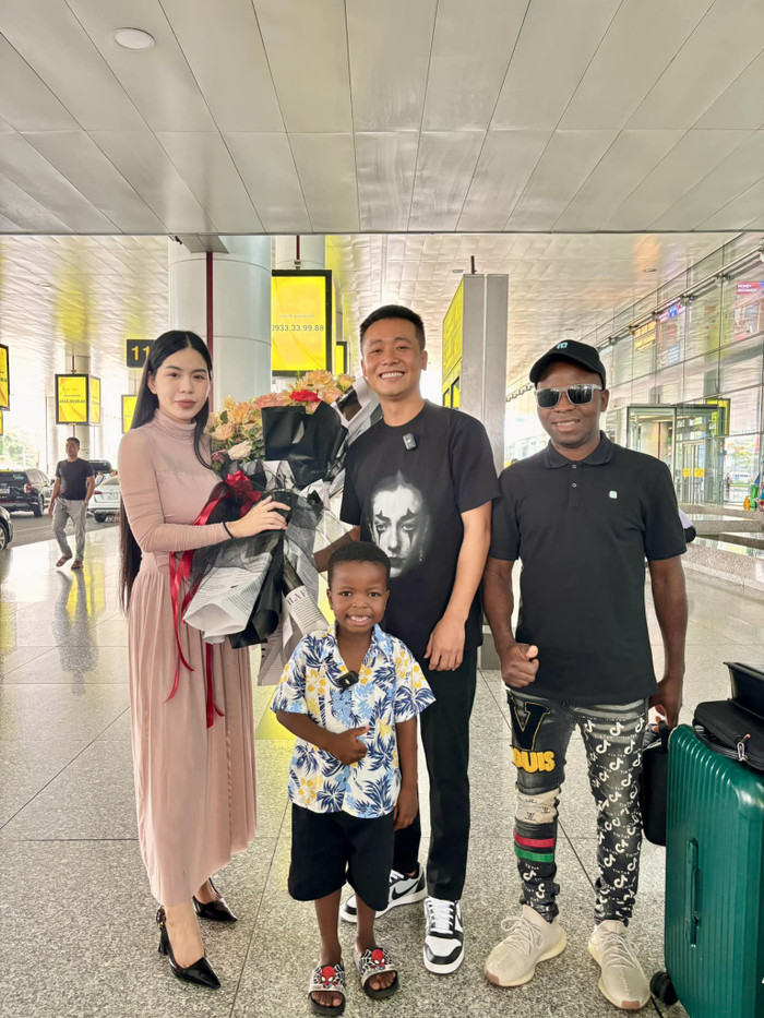 Hằng Du Mục và Quang Linh Vlogs có mối quan hệ thân thiết sau quá trình làm việc cùng nhau