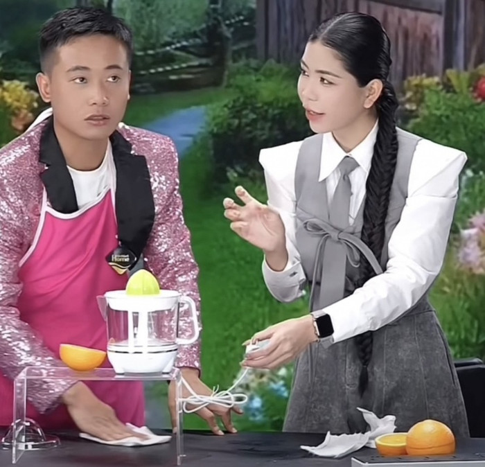 Trước đó, Quang Linh Vlogs và Hằng Du Mục thường gọi nhau là 'em rọt' - 'chị rọt' (em ruột - chị ruột)