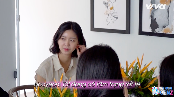 Lee Hooyeon đăm chiêu sau một ngày cô đơn ở nhà chung Đảo Thiên Đường