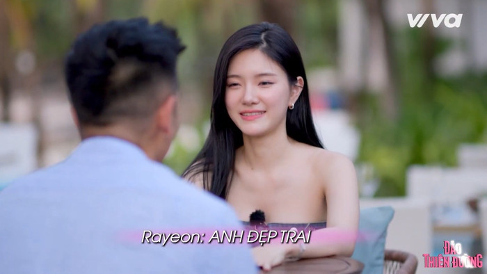 Michael Trương và Lee Rayeon trò chuyện thoải mái, ăn ý ở buổi hẹn hò. 