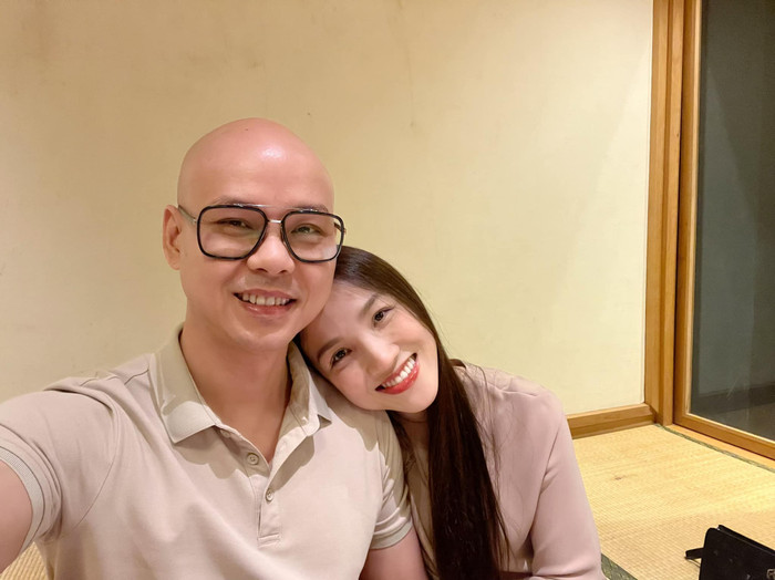 Năm 2012, Phan Đinh Tùng và Ngọc Bích kết hôn. Hiện đôi vợ chồng có 2 con 'đủ nếp đủ tẻ'.