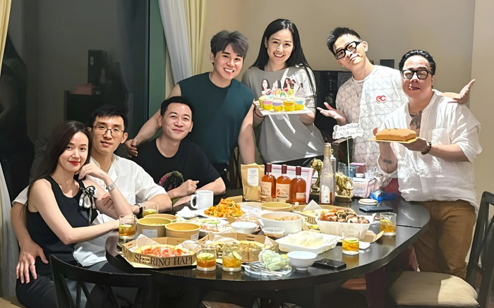 Mai Phương Thúy để mặt mộc, ăn diện đơn giản trong tiệc sinh nhật Ảnh 2