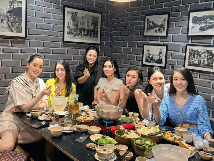 Dàn thí sinh Hoa hậu Việt Nam 2008 hội ngộ sau gần 2 thập kỉ.