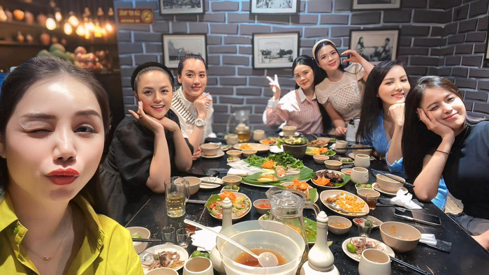 Giờ đây ai cũng đã có sự nghiệp riêng.