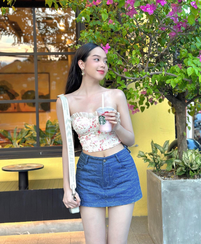 Sau hơn một thời gian đăng quang ngôi vị Hoa hậu Việt Nam 2022, Thanh Thủy có màn lột xác ngoạn mục. Cô dần thay đổi, trưởng thành hơn về ngoại hình lẫn phong cách. Tuy nhiên, cũng không ít khán giả cho rằng Thanh Thủy gồng mình để gợi cảm.&nbsp;