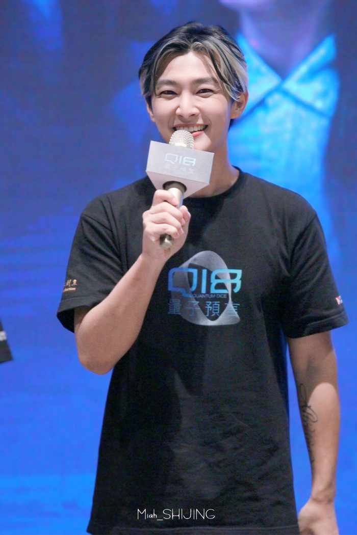 Hình ảnh Viêm Á Luân trong buổi quảng bá phim mới đây.