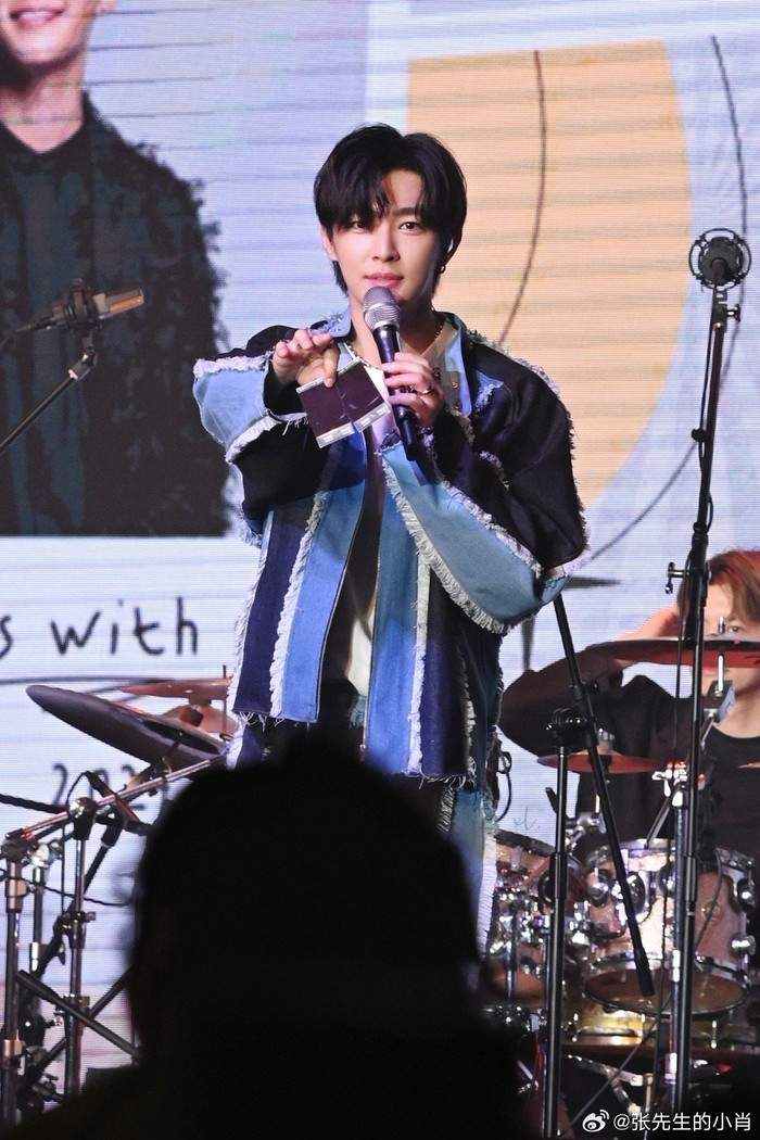 Netizen tức giận khi Viêm Á Luân vẫn có thể hoạt động trong showbiz.