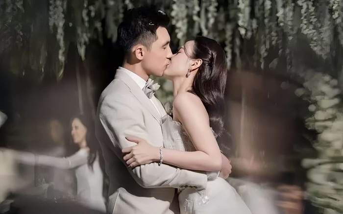 Chuyện vui của Midu sau 2 tháng đám cưới, ông xã tặng hoa chúc mừng Ảnh 2