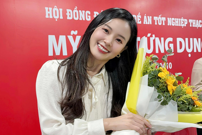 Midu bảo vệ luận án thạc sĩ vào tháng 3/2024, đạt thành tích á khoa.