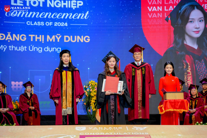 Midu vừa nhận bằng tốt nghiệp hệ thạc sĩ. 