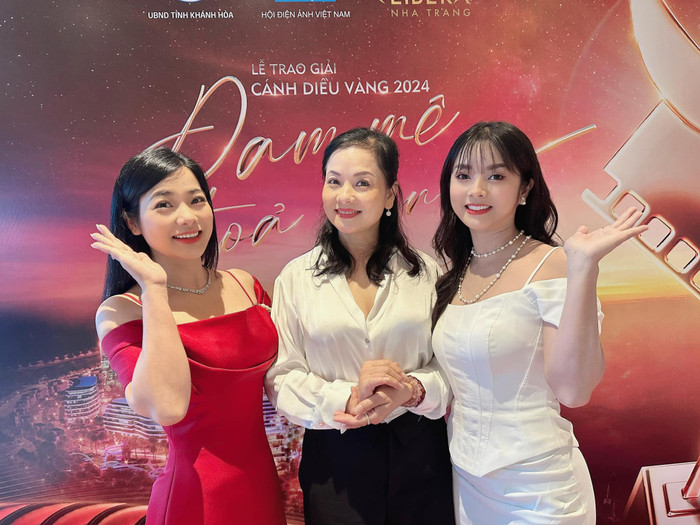 Vẻ ngoài rạng rỡ của 'chị em sinh đôi' nhà Lệ Quyên.