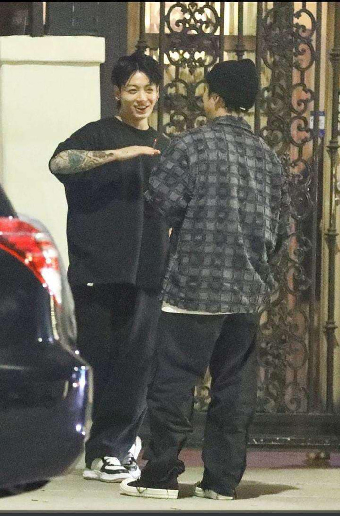 JungKook vướng tranh cãi giống Jennie Ảnh 3