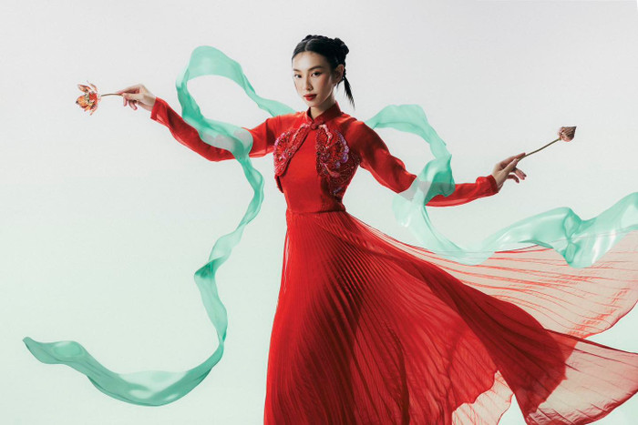 Được biết, bộ ảnh của Thùy Tiên mang ý nghĩa ‘Cảm ơn vì sinh ra trong Hoà Bình’: 'Là một người có sức ảnh hưởng nhất định, Tiên luôn mong muốn mang tinh thần, văn hoá Việt Nam được quảng bá không chỉ đến bạn bè thế giới mà còn hun đúc tình yêu quê hương đất nước đến những người xung quanh, cả những người đang yêu mến và theo dõi Tiên nữa. Kế thừa, gìn giữ và phát huy truyền thống tốt đẹp của dân tộc là trách nhiệm của mỗi công dân Việt Nam...'.