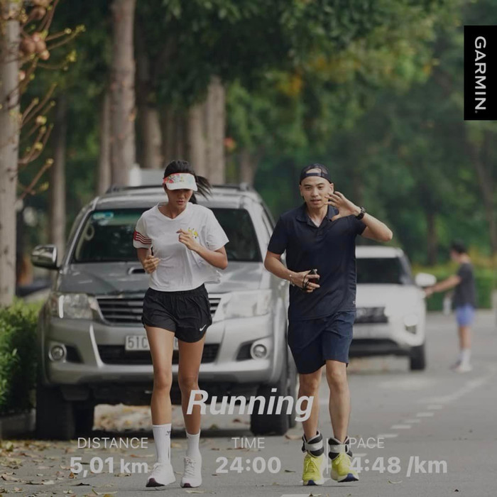 H'Hen Niê và bạn trai tận hưởng khoảnh khắc bên nhau. Ảnh FBNV