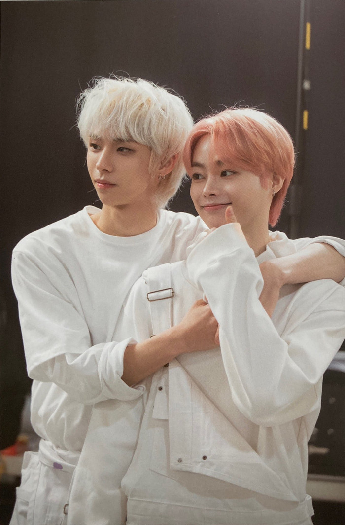 Hwarang là thành viên khá thân thiết với Hanbin Ngô Ngọc Hưng trong TEMPEST.