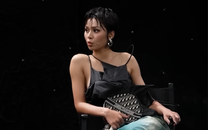 Chiếc túi nhái hàng hiệu của Lê Thu Trang đã trở thành chủ đề được cư dân mạng bàn tán vô cùng sôi nổi trong những ngày vừa qua. Ảnh: Chụp màn hình