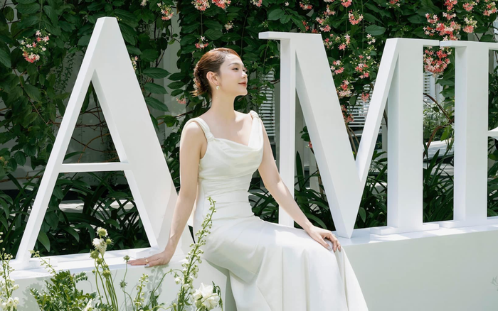 Minh Hằng sang trọng, quyến rũ khi đi dự sự kiện. Ảnh: FBNV
