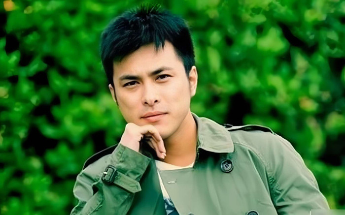 Nam diễn viên tung ảnh nóng của bạn gái, giờ làm phục vụ nhà hàng lẩu vì bị đuổi khỏi showbiz Ảnh 2