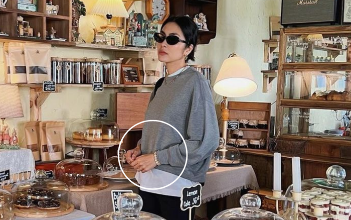 Một bộ phận khán giả đặt ra nghi vấn Tăng Thanh Hà đang giấu bụng bầu dưới lớp áo layer. Bức ảnh này nữ diễn viên đã chụp góc rộng, nên khó có thể đưa ra kết luận về tin đồn cô mang bầu. Ảnh: Instagram hatangthanh