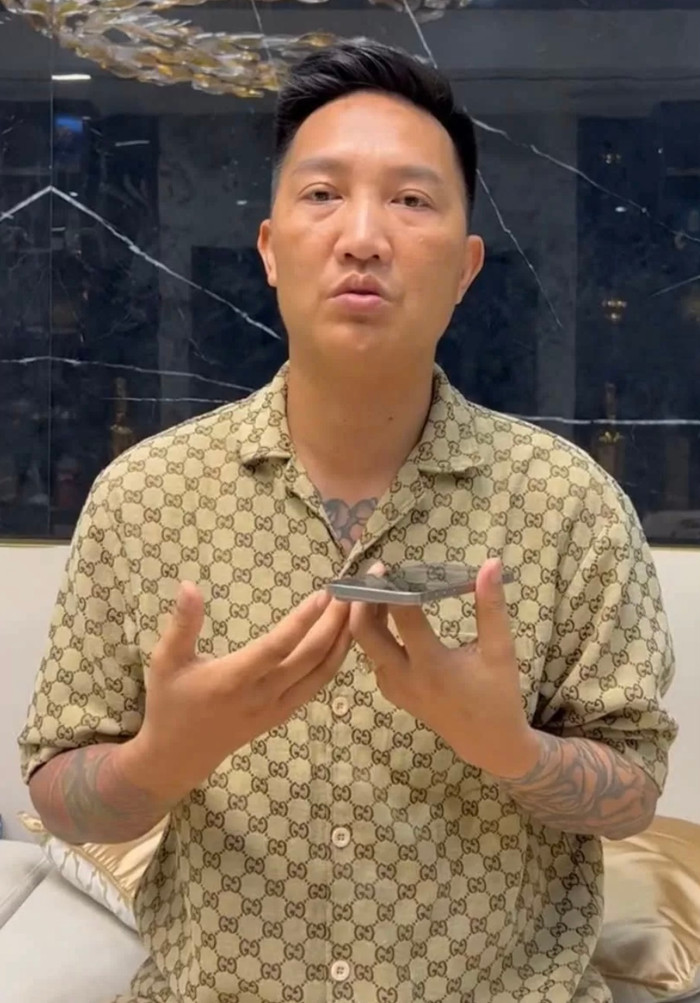 Huấn Hoa Hồng hoảng hốt, bất ngờ cầu cứu trong đêm Ảnh 1