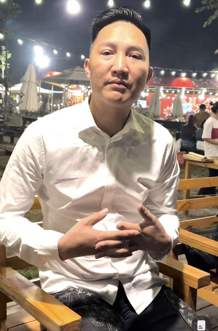 Huấn Hoa Hồng hoảng hốt, bất ngờ cầu cứu trong đêm Ảnh 2