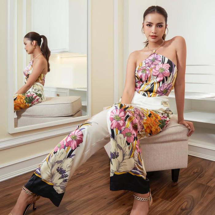 Người đẹp từng giành nhiều giải thưởng danh giá tại các cuộc thi sắc đẹp như: Quán quân cuộc thi người mẫu (2016), Hoa hậu Siêu quốc Gia Việt Nam 2019, Hoa hậu Hoàn vũ Việt Nam 2022. Cô từng đại diện Việt Nam dự thi hai cuộc thi quốc tế như Miss Supranational 2019 (Top 10) và Miss Universe 2022 (đạt giải Swimsuit Cape Vote). 