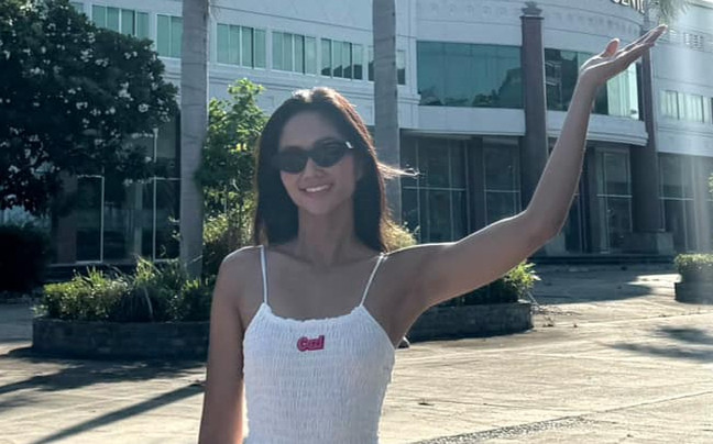 H'Hen Niê diện áo hai dây siêu mỏng về thăm nơi từng giúp đổi đời Ảnh 2