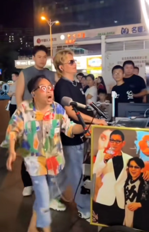 Nam ca sĩ quyền lực showbiz một thời, đi hát lề đường mưu sinh ở tuổi 79? Ảnh 2