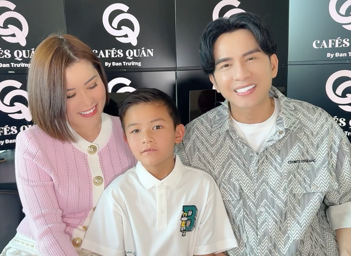Đan Trường và vợ cũ Thuỷ Tiên đăng clip thông báo việc mở quán cà phê sắp tới đây.