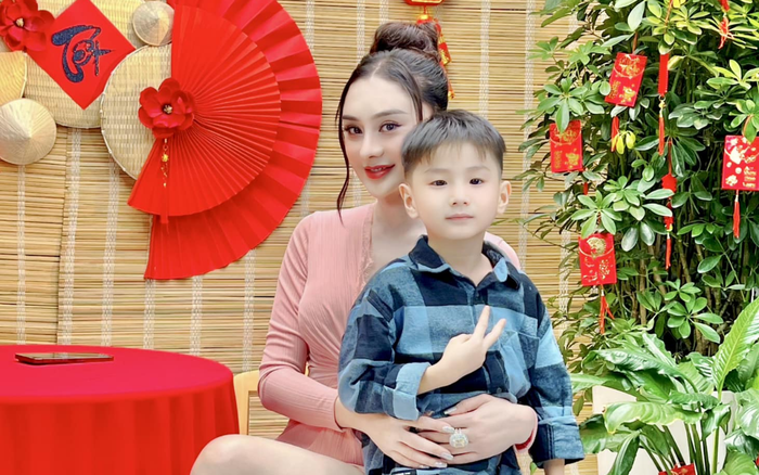 Lâm Khánh Chi khá thoải mái khi nhắc về con trai trước giới truyền thông. Ảnh: FBNV