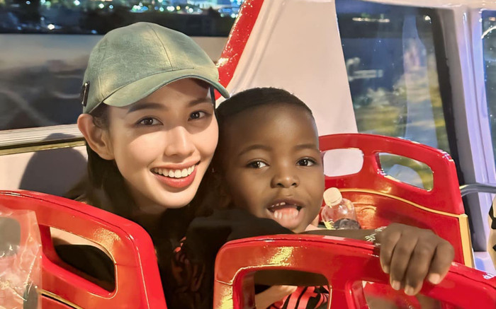 Lôi Con lém lỉnh chúc mừng sinh nhật Hoa hậu Thuỳ Tiên Ảnh 2