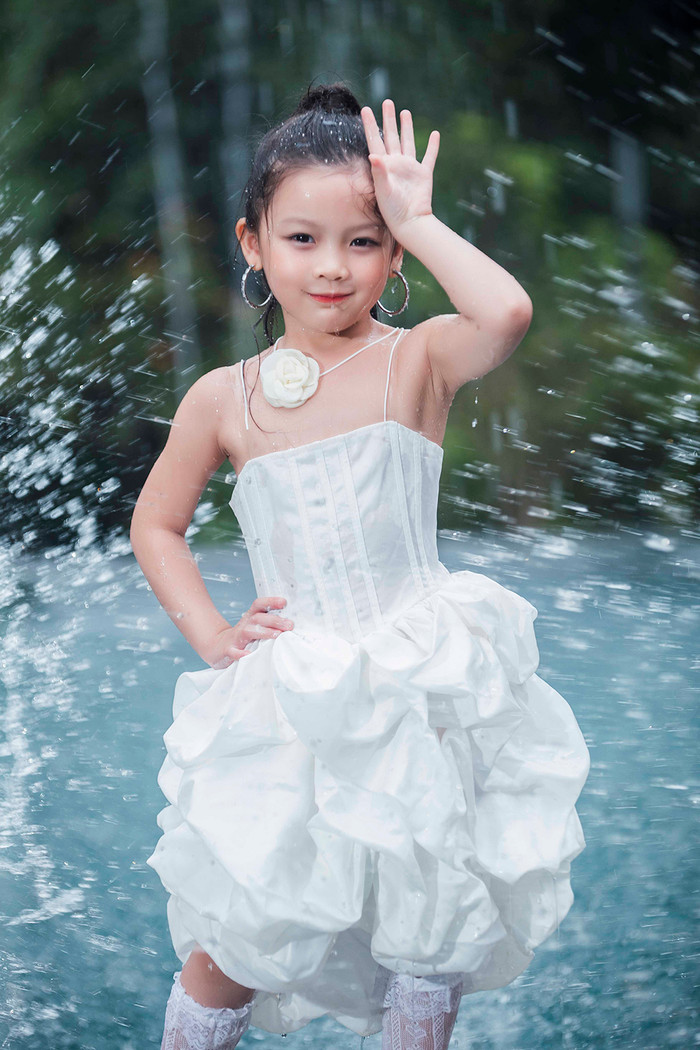 Các mẫu nhí thể hiện kỹ năng tại cuộc thi.