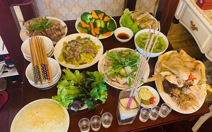 Mâm lễ cúng trong nhà và ngoài trời ngày Rằm tháng cô hồn Ảnh 2