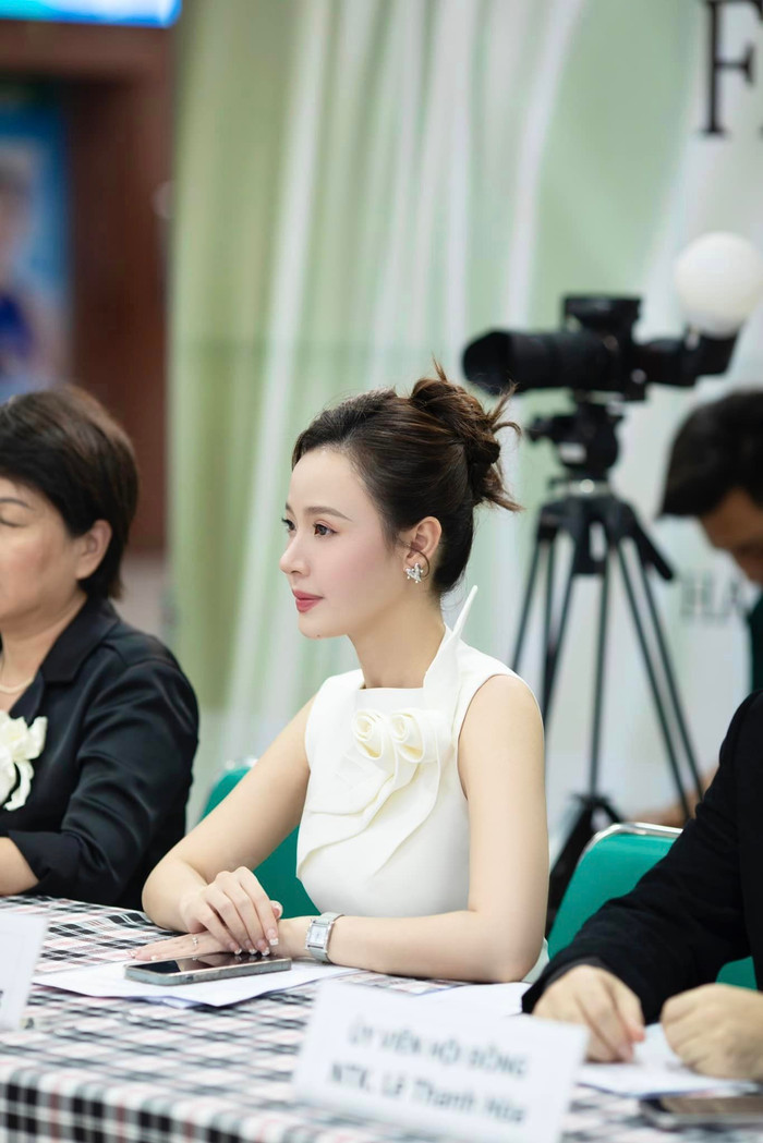 Midu đã có hơn 7 năm làm giảng viên giảng dạy tại trường Đại học ở TP.HCM. 