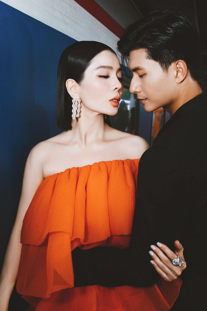 Chênh lệch về tuổi tác nhưng cặp đôi rất xứng đôi.