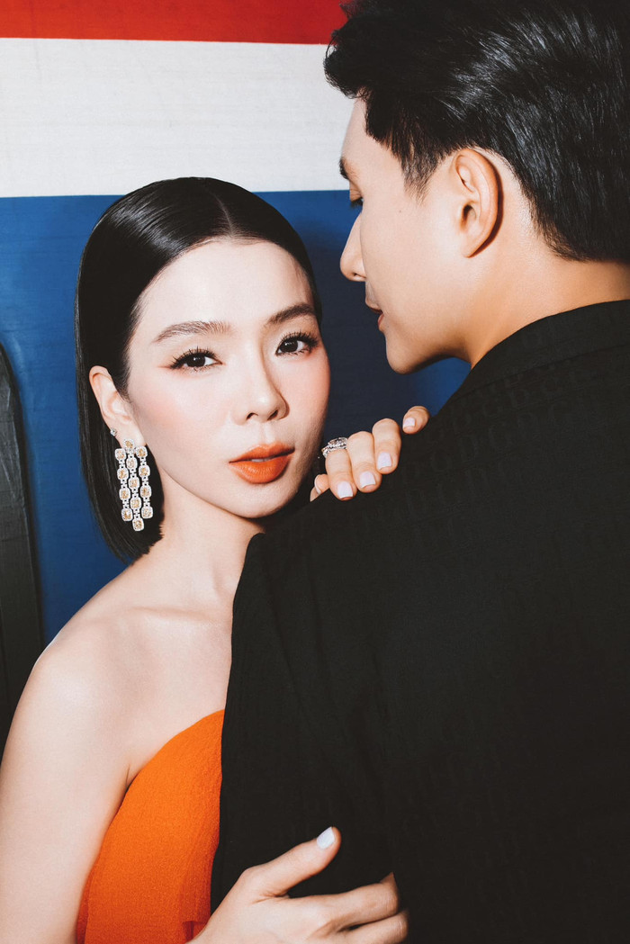 Lệ Quyên e ấp bên tình trẻ Lâm Bảo Châu.