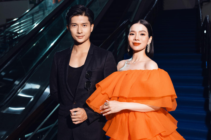 Cặp đôi xuất hiện bên nhau như hình với bóng ở các sự kiện.