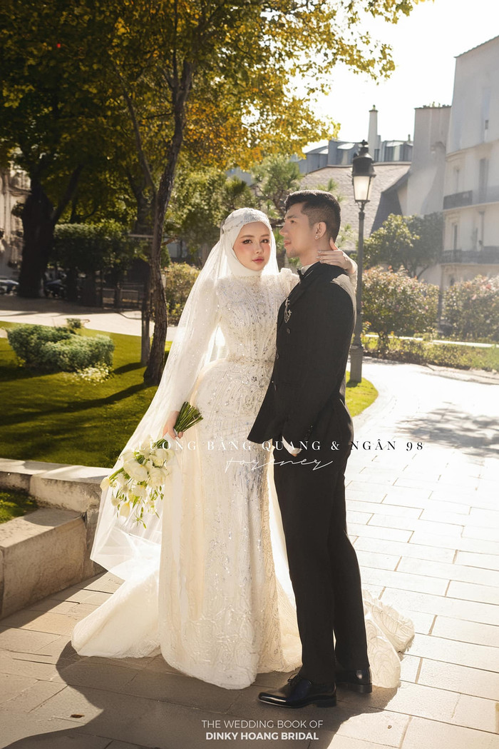 Nữ DJ khoe vòng eo thon gọn, pose dáng 'chuẩn không cần chỉnh' khi diện váy cưới. 