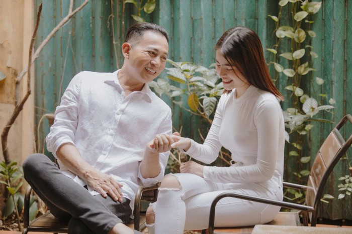 Thủy Tiên và bố là diễn viên Hữu Tiến.