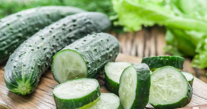 Dưa leo có thể vừa cấp nước, vừa giúp làm sáng da. 